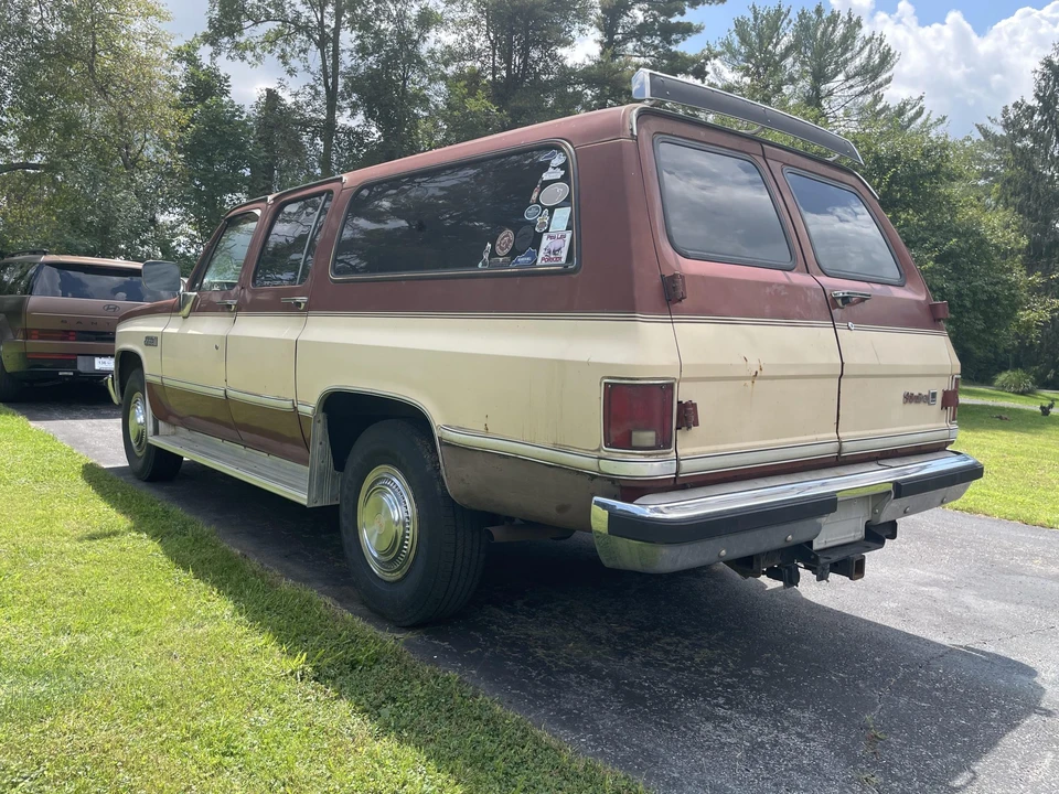 1986 GMC Suburban 7th Gen - Image 17 of 31