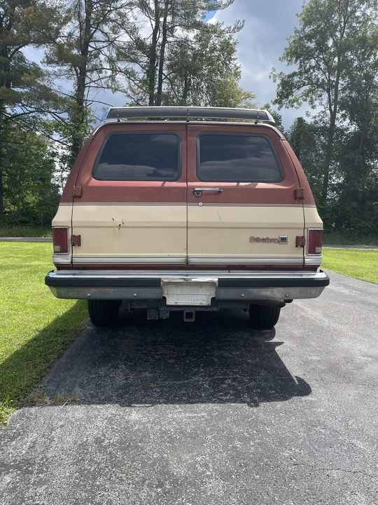 1986 GMC Suburban 7th Gen - Image 16 of 31