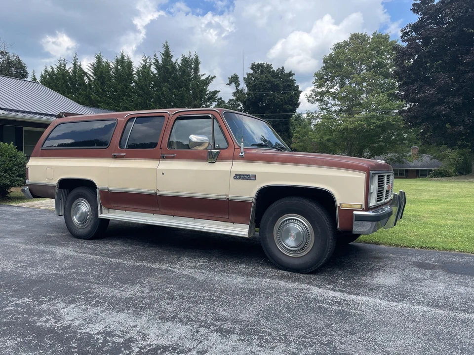 1986 GMC Suburban 7th Gen - Image 9 of 31