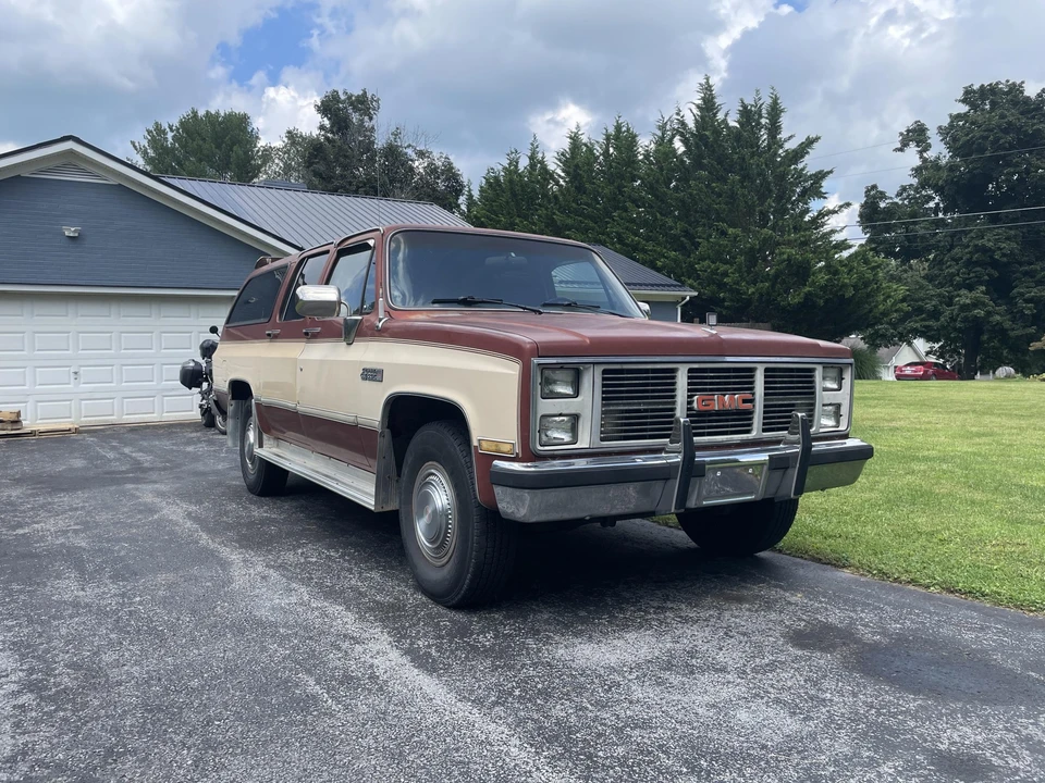 1986 GMC Suburban 7th Gen - Image 8 of 31