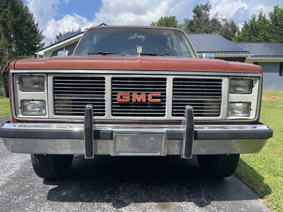 1986 GMC Suburban 7th Gen - Image 6 of 31
