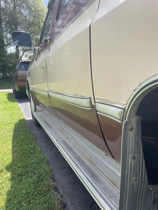 1986 GMC Suburban 7th Gen - Image 23 of 31