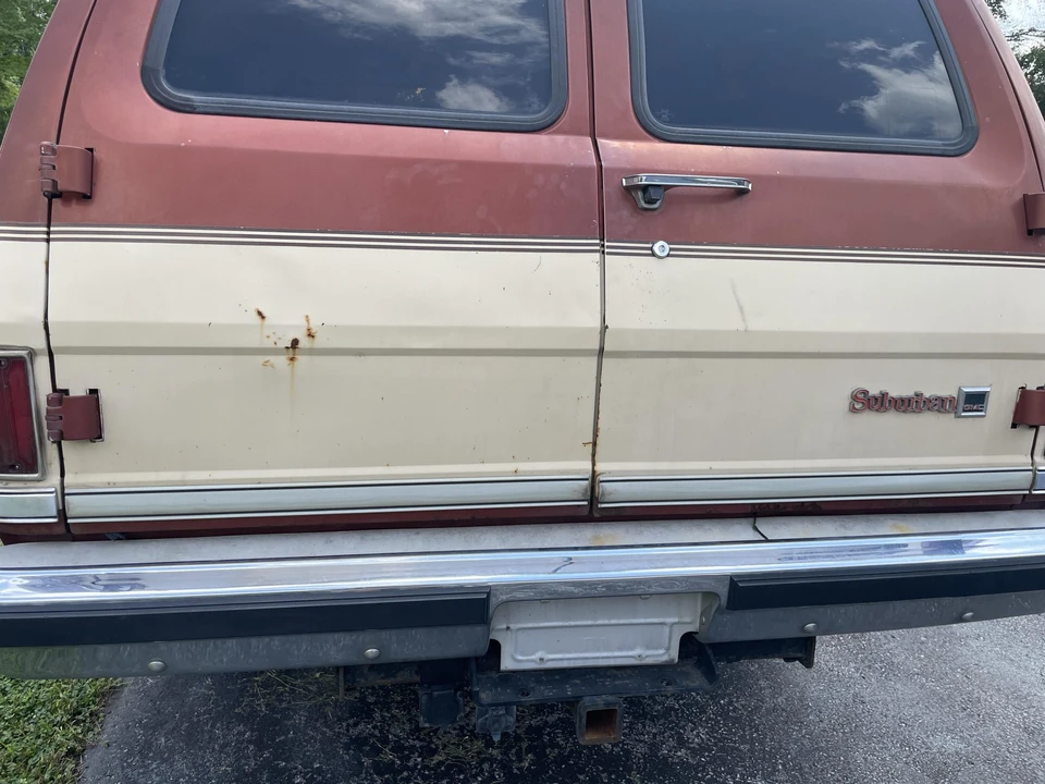 1986 GMC Suburban 7th Gen - Image 30 of 31