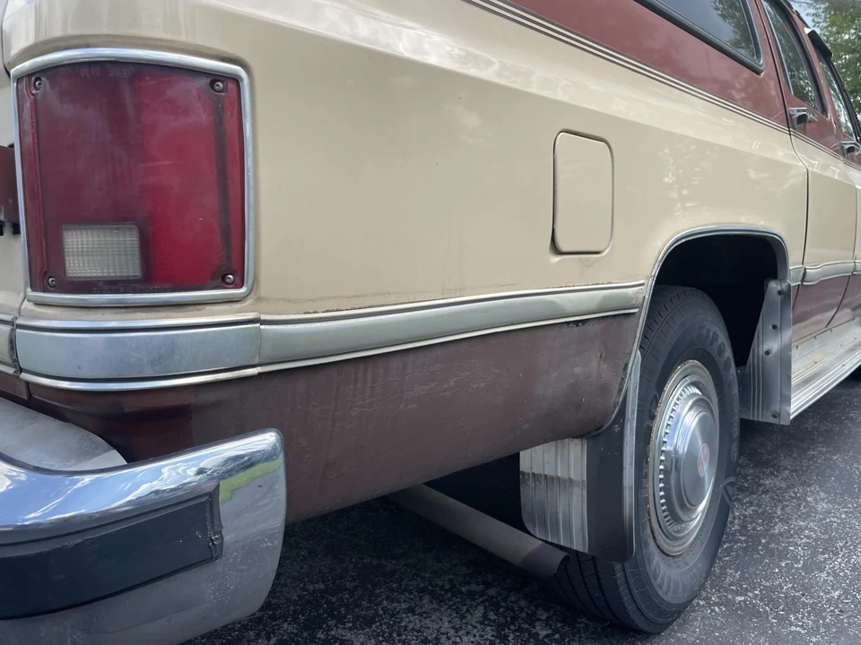 1986 GMC Suburban 7th Gen - Image 25 of 31
