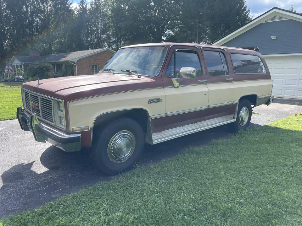 1986 GMC Suburban 7th Gen - Image 3 of 31