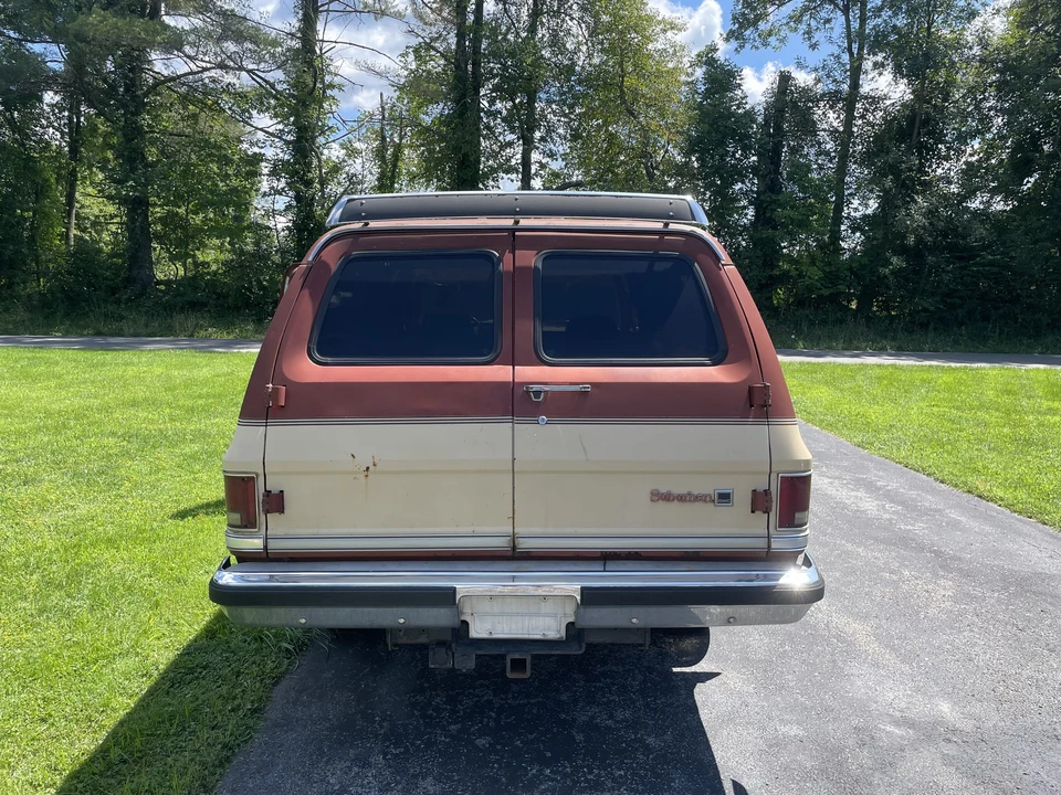 1986 GMC Suburban 7th Gen - Image 15 of 31