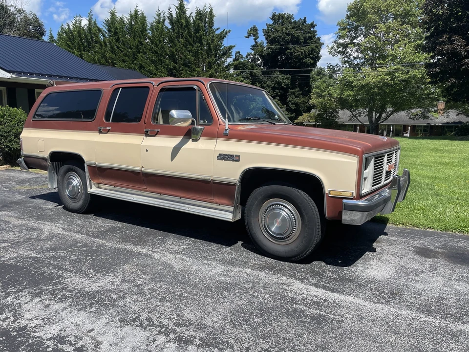1986 GMC Suburban 7th Gen - Image 10 of 31