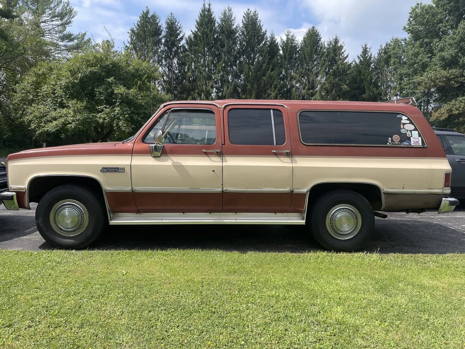 1986 GMC Suburban 7th Gen - Image 19 of 31