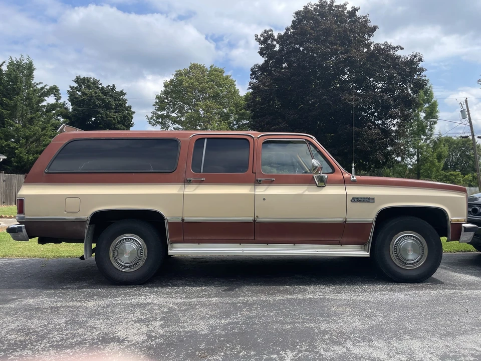 1986 GMC Suburban 7th Gen - Image 12 of 31