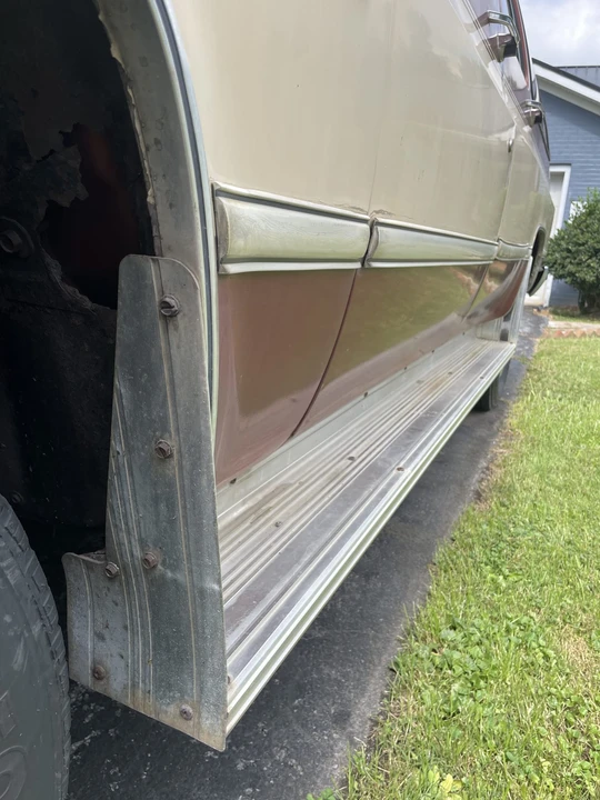 1986 GMC Suburban 7th Gen - Image 28 of 31
