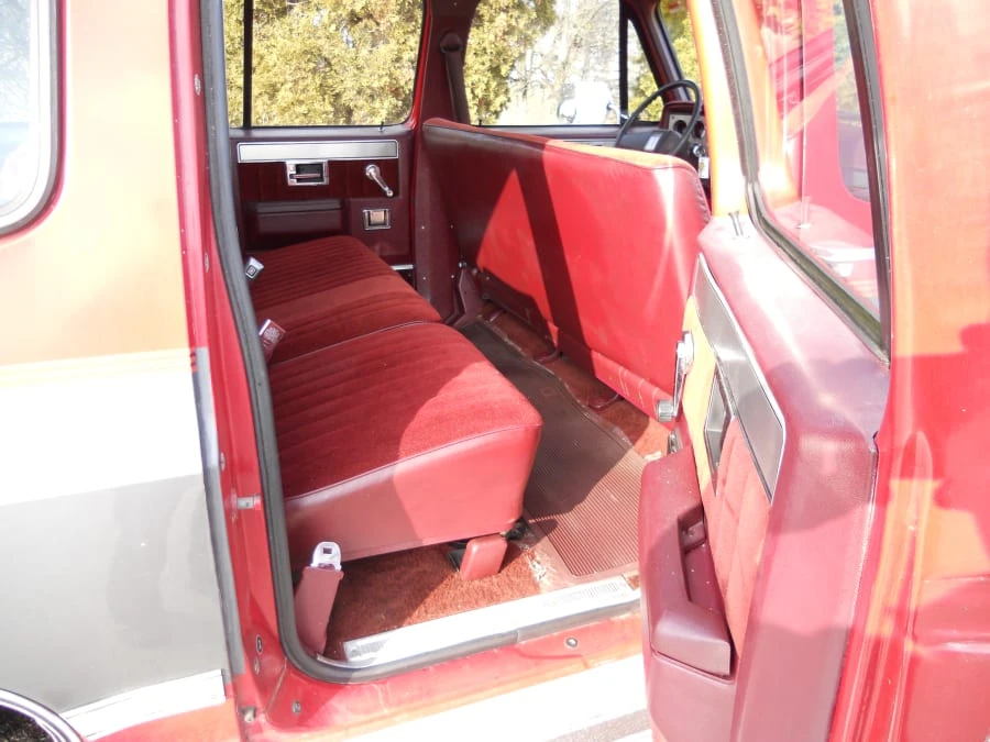 1986 GMC Suburban 7th Gen - Image 5 of 8
