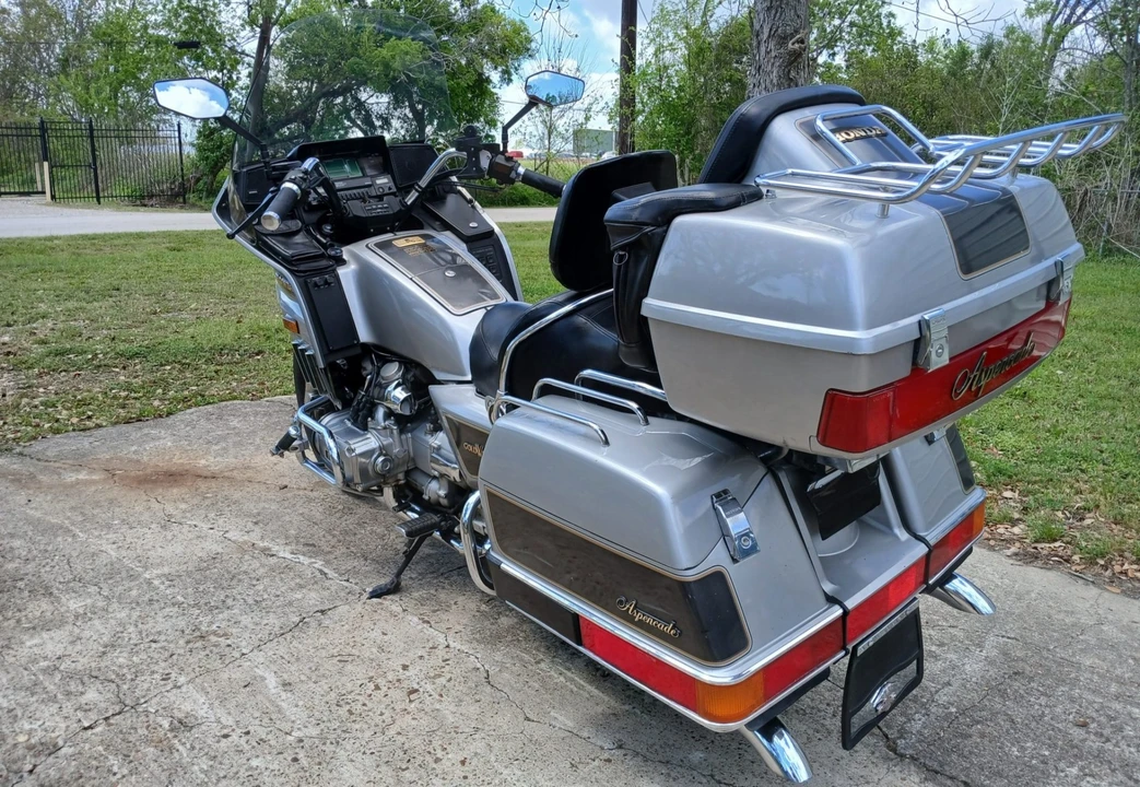 1986 Honda Gold Wing - Image 2 of 6