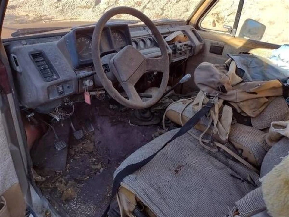 1986 Isuzu Trooper - Image 2 of 4