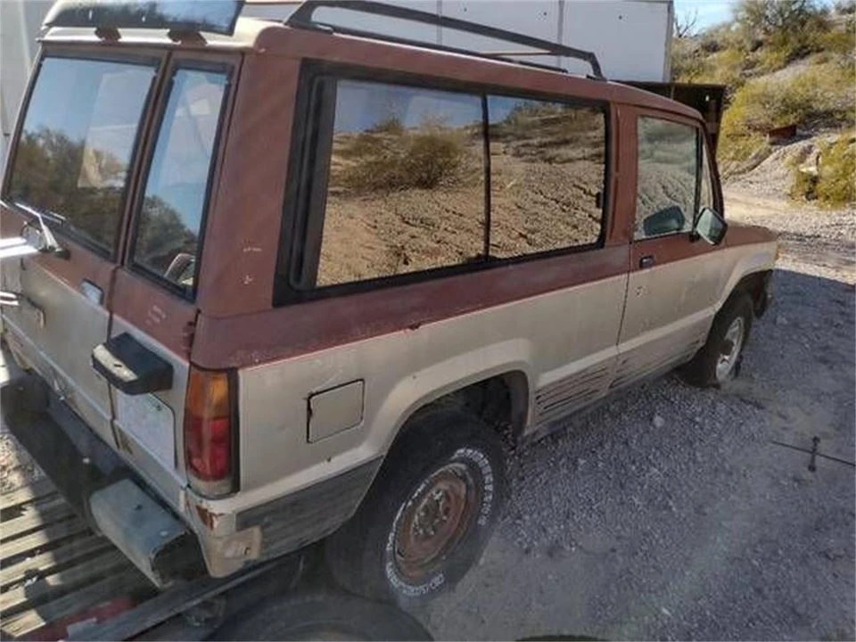 1986 Isuzu Trooper - Image 4 of 4