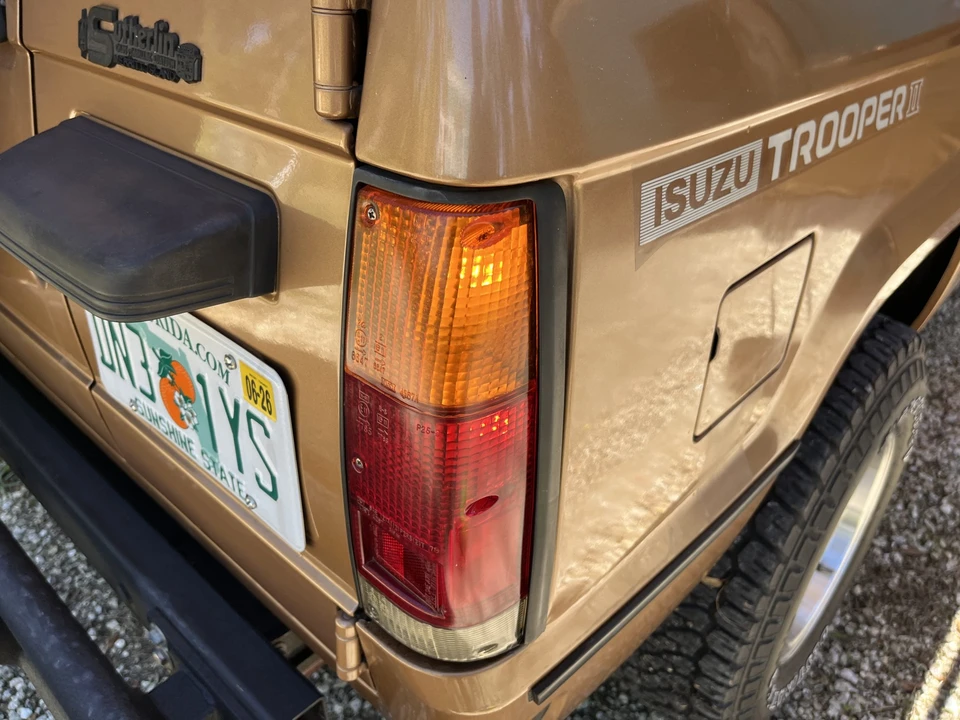 1986 Isuzu Trooper - Image 21 of 31