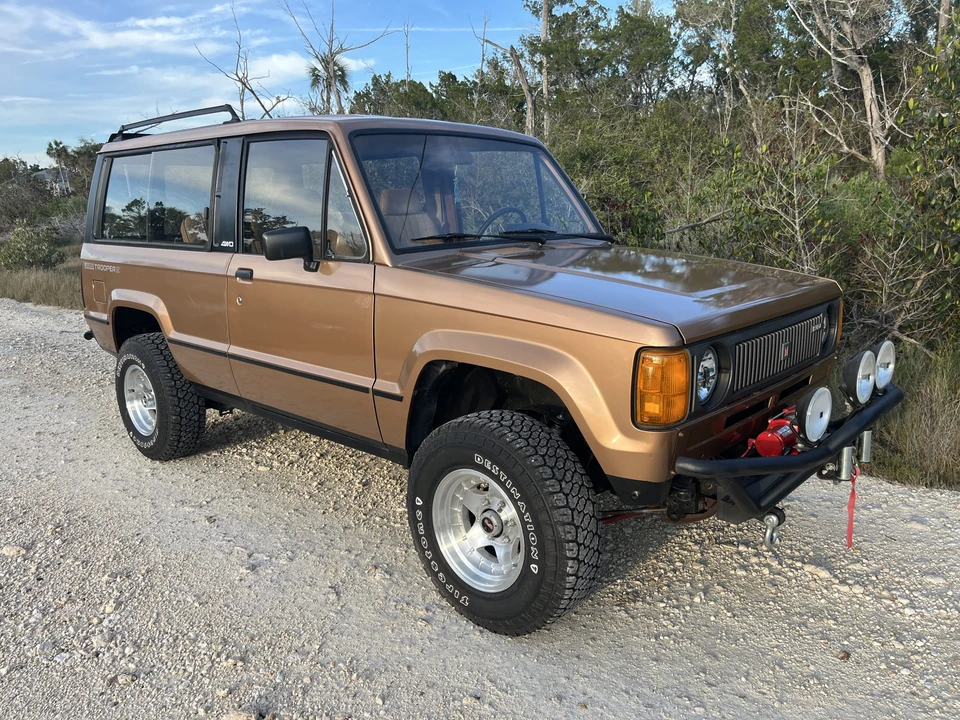 1986 Isuzu Trooper - Image 7 of 31