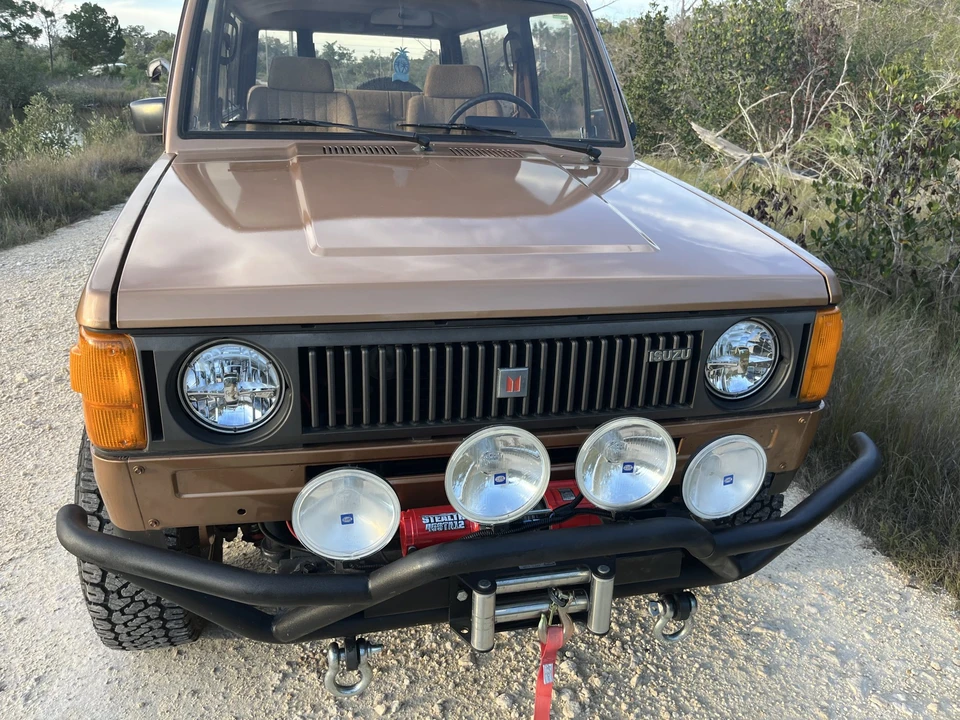 1986 Isuzu Trooper - Image 8 of 31