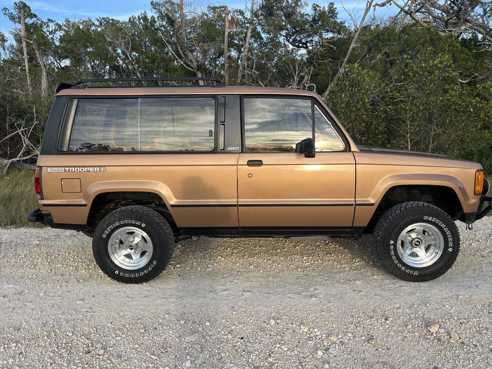 1986 Isuzu Trooper - Image 6 of 31