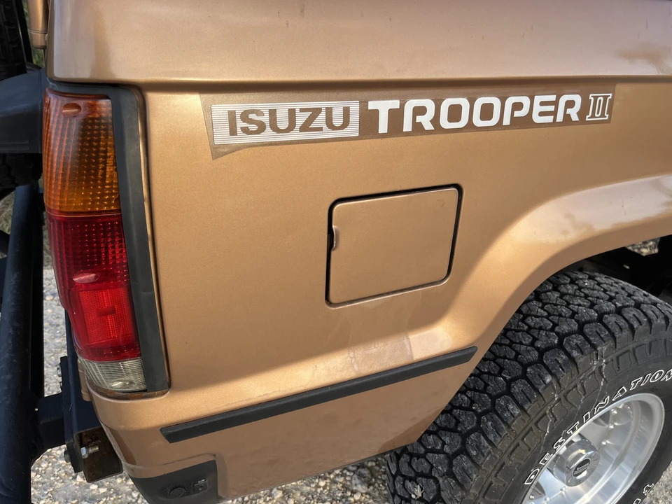 1986 Isuzu Trooper - Image 22 of 31
