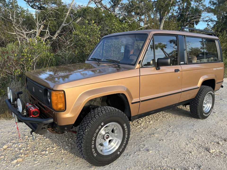1986 Isuzu Trooper - Image 2 of 31
