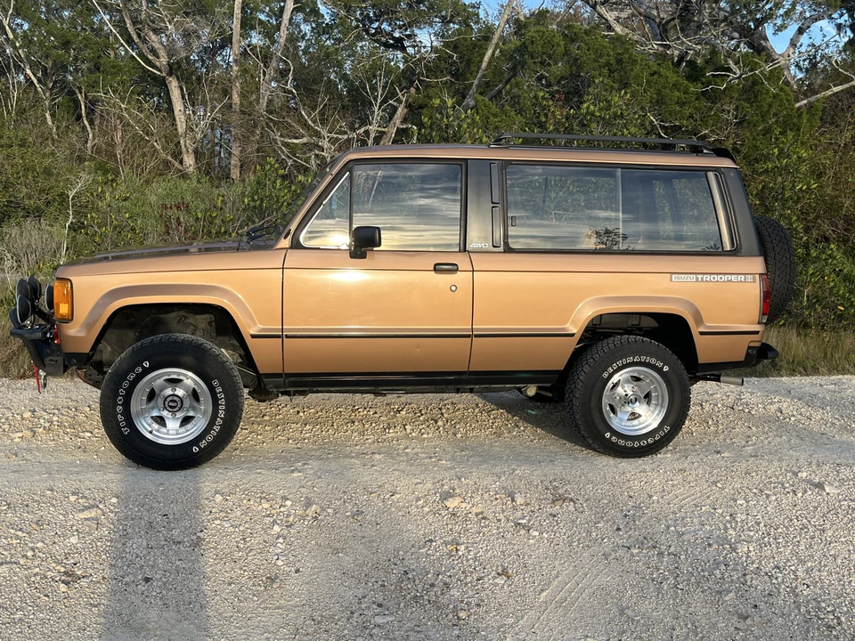 1986 Isuzu Trooper - Image 3 of 31