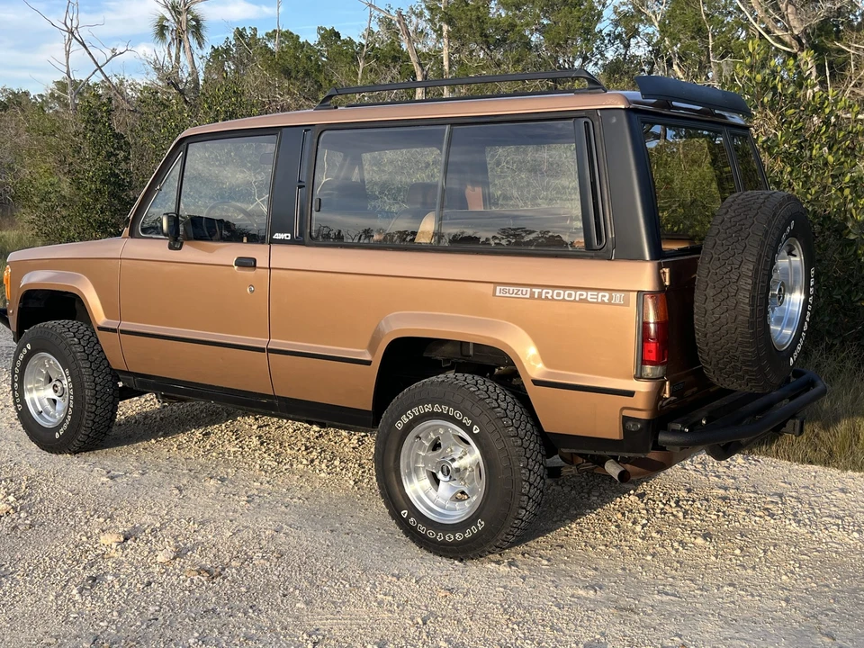1986 Isuzu Trooper - Image 4 of 31