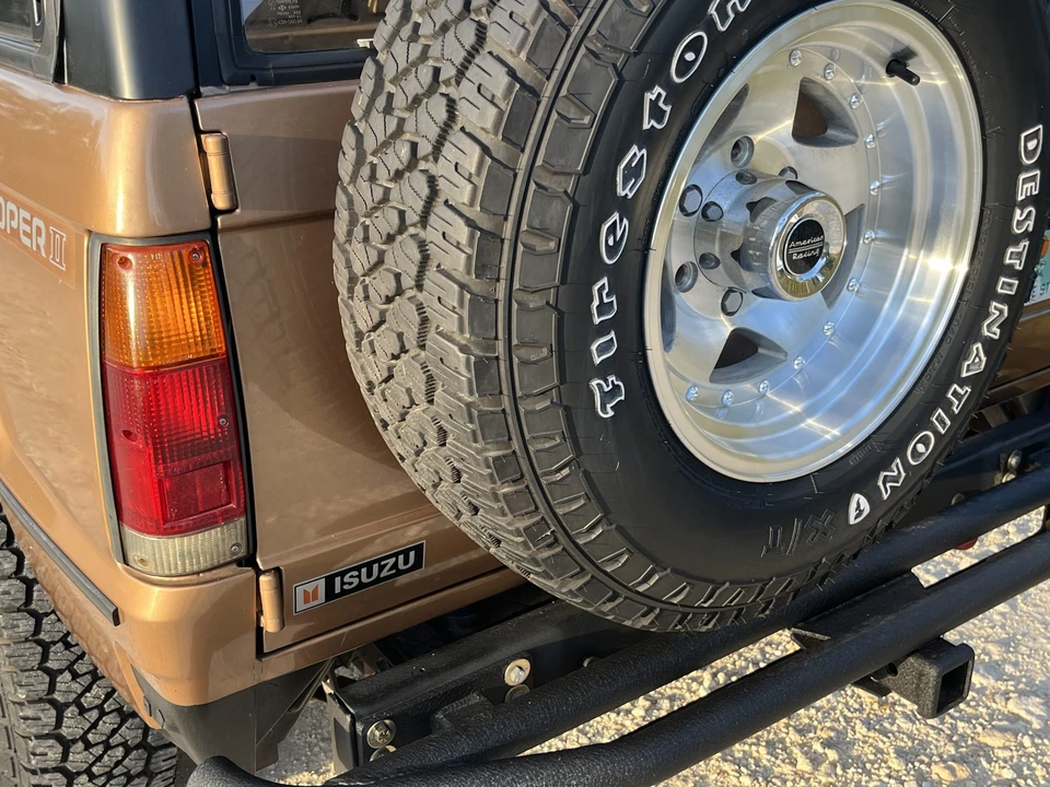 1986 Isuzu Trooper - Image 14 of 31