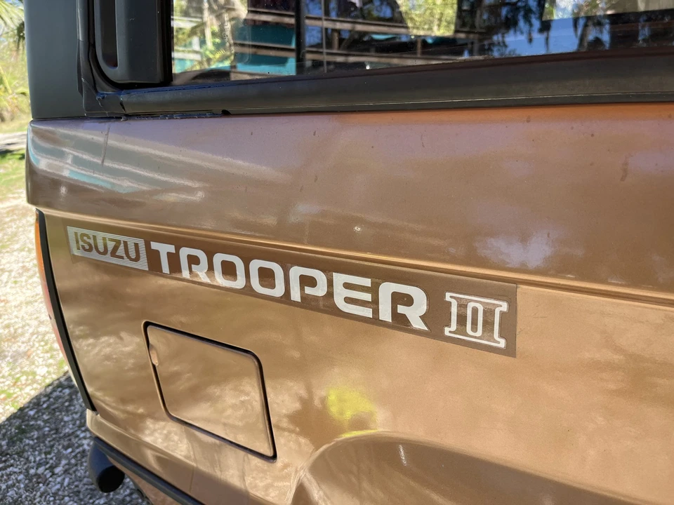 1986 Isuzu Trooper - Image 23 of 31