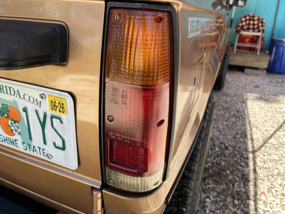 1986 Isuzu Trooper - Image 19 of 31