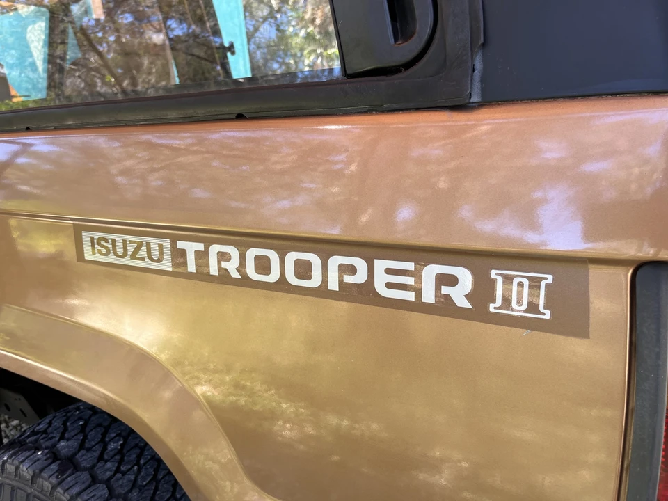 1986 Isuzu Trooper - Image 10 of 31