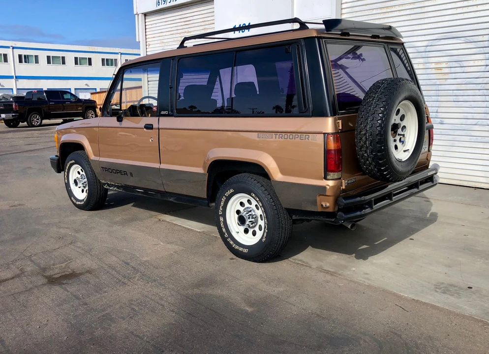 1986 Isuzu Trooper - Image 10 of 31
