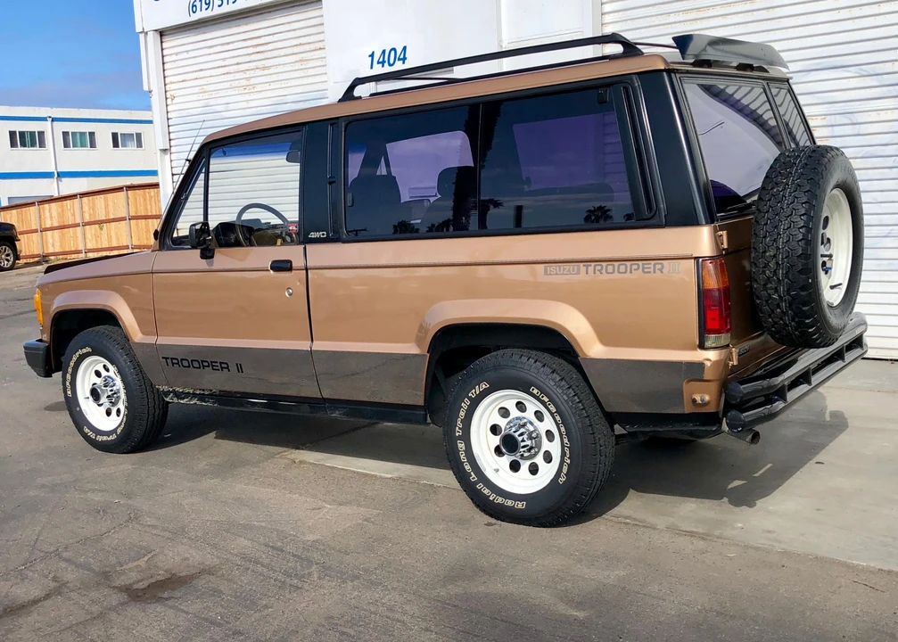 1986 Isuzu Trooper - Image 9 of 31