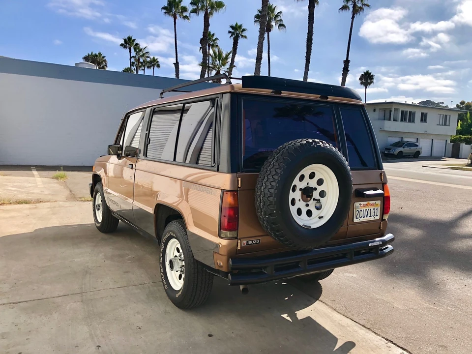 1986 Isuzu Trooper - Image 11 of 31