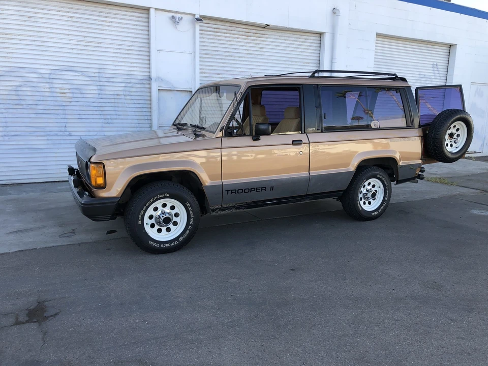 1986 Isuzu Trooper - Image 7 of 31