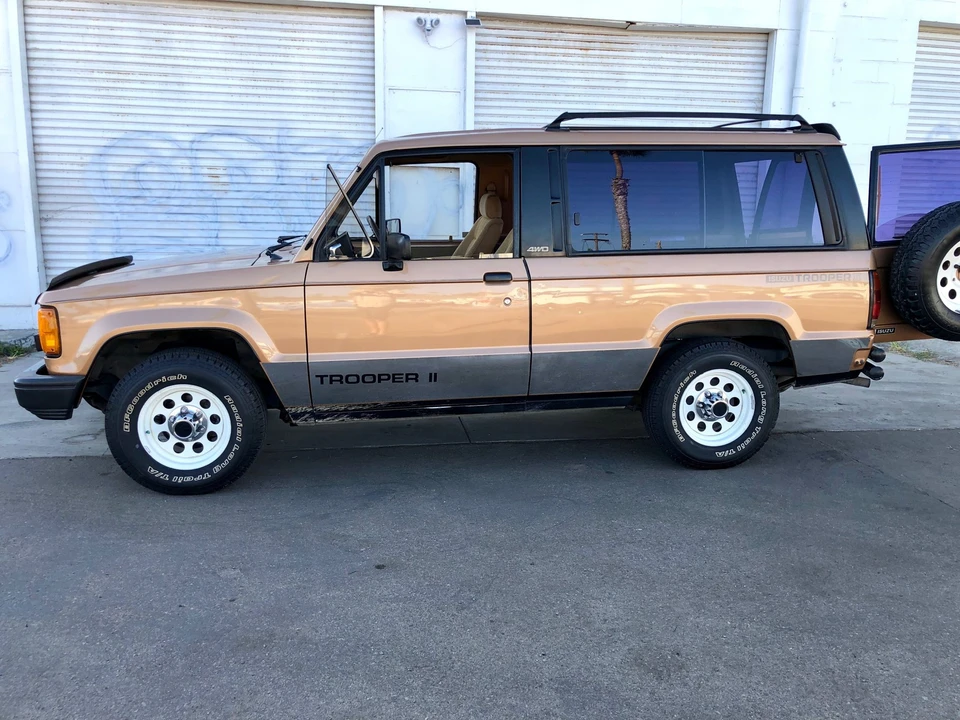 1986 Isuzu Trooper - Image 8 of 31