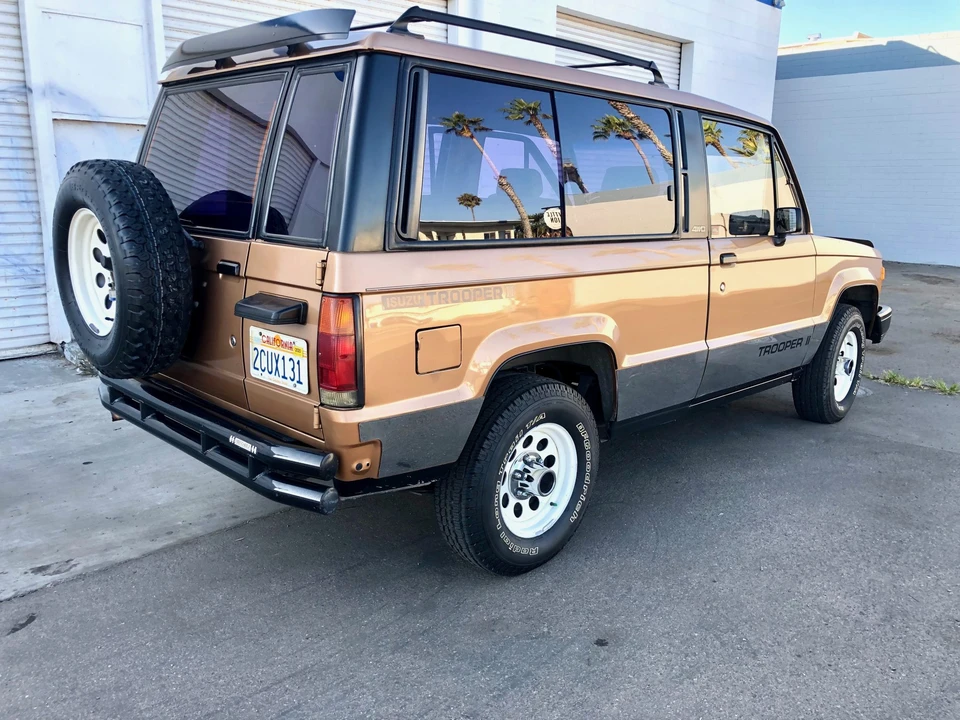1986 Isuzu Trooper - Image 17 of 31