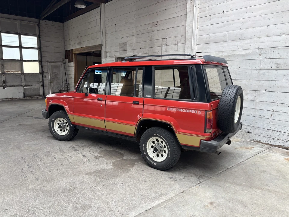 1986 Isuzu Trooper - Image 4 of 31