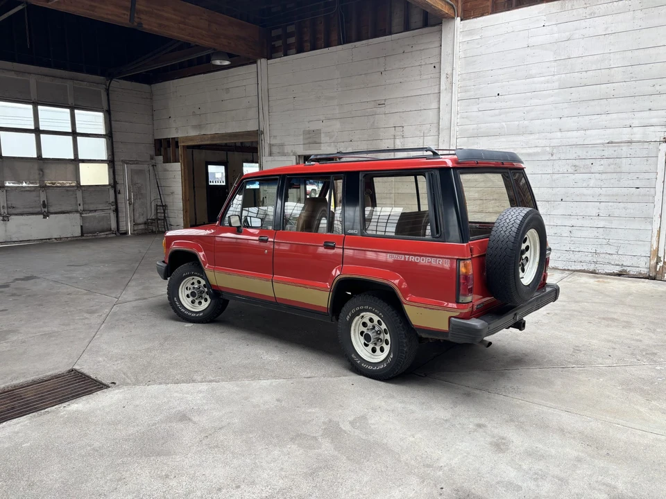 1986 Isuzu Trooper - Image 3 of 31