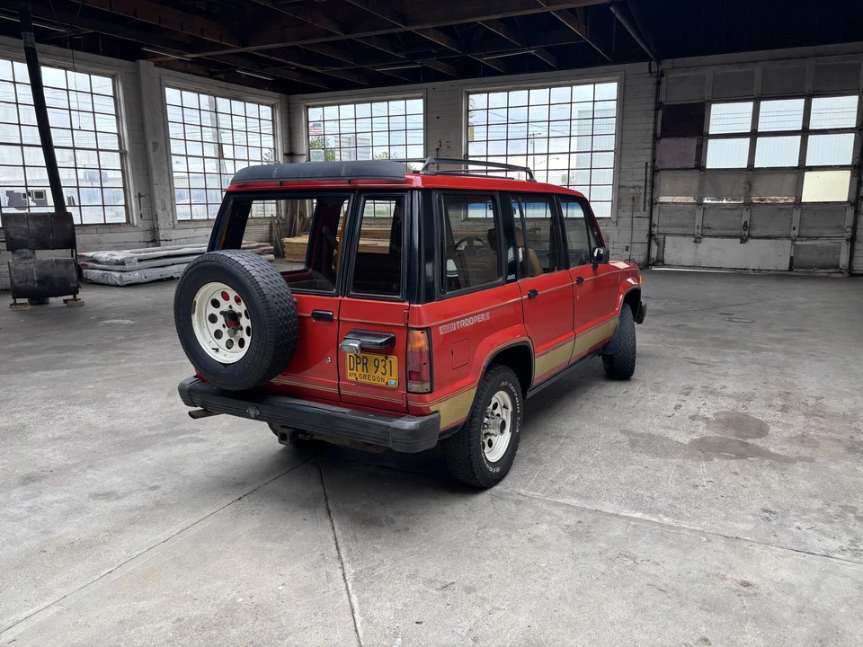 1986 Isuzu Trooper - Image 6 of 31