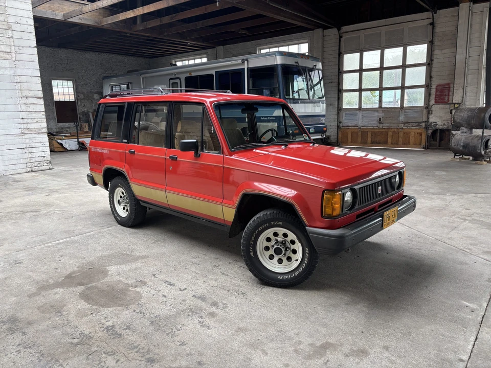 1986 Isuzu Trooper - Image 9 of 31