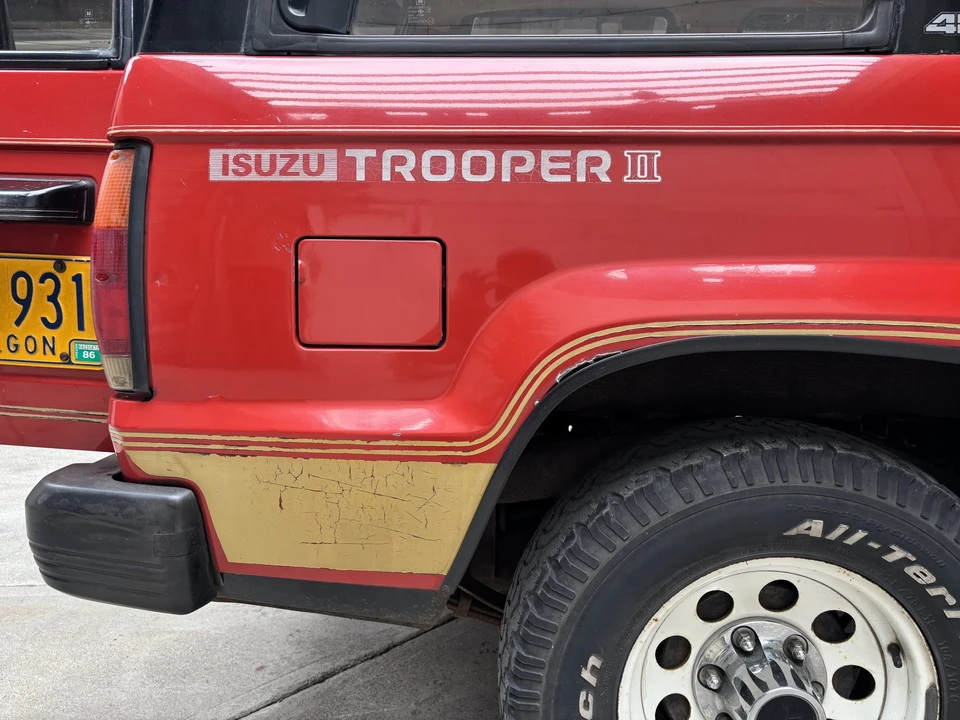 1986 Isuzu Trooper - Image 13 of 31