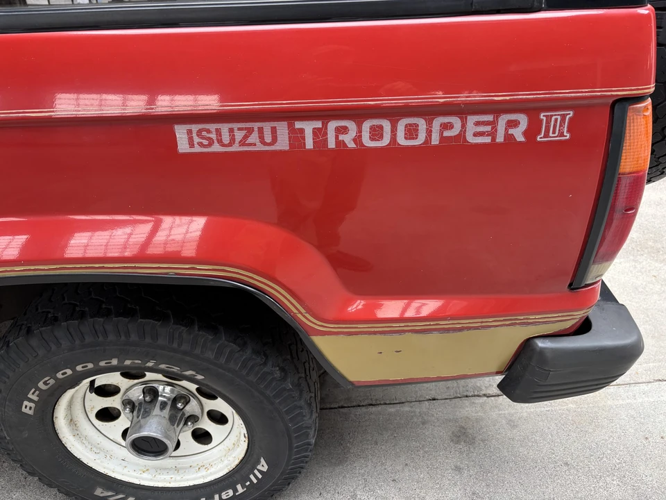1986 Isuzu Trooper - Image 14 of 31
