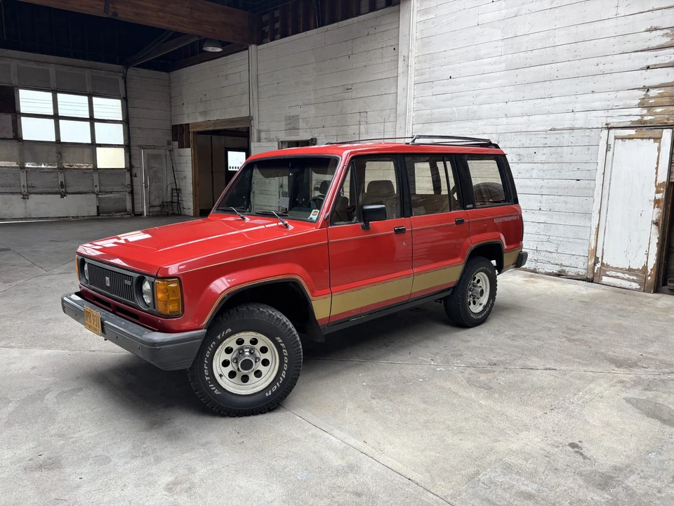 1986 Isuzu Trooper - Image 2 of 31