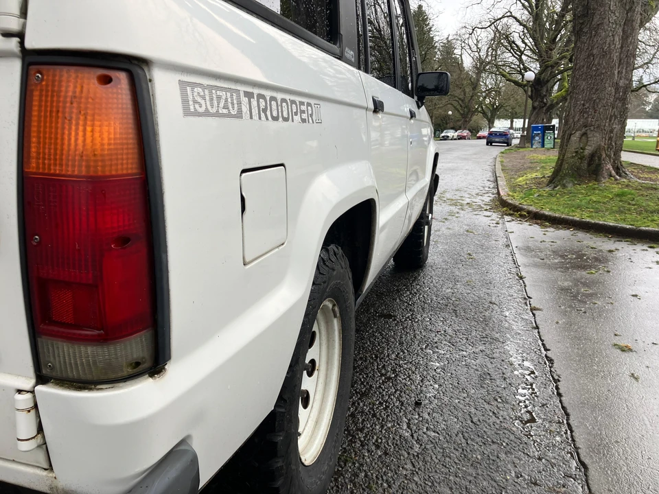 1986 Isuzu Trooper - Image 30 of 31