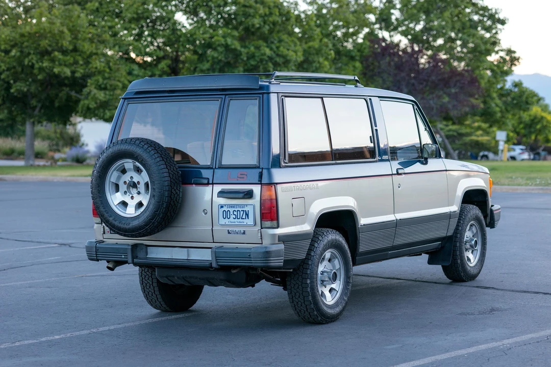 1986 Isuzu Trooper - Image 7 of 31