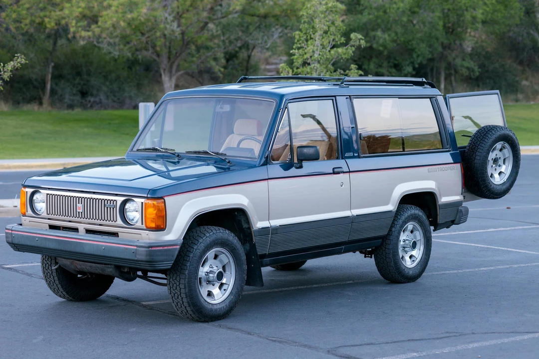 1986 Isuzu Trooper - Image 2 of 31