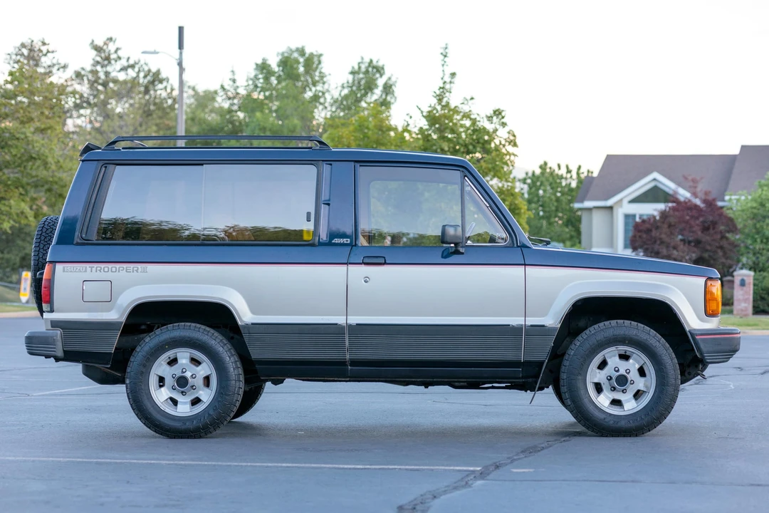 1986 Isuzu Trooper - Image 8 of 31