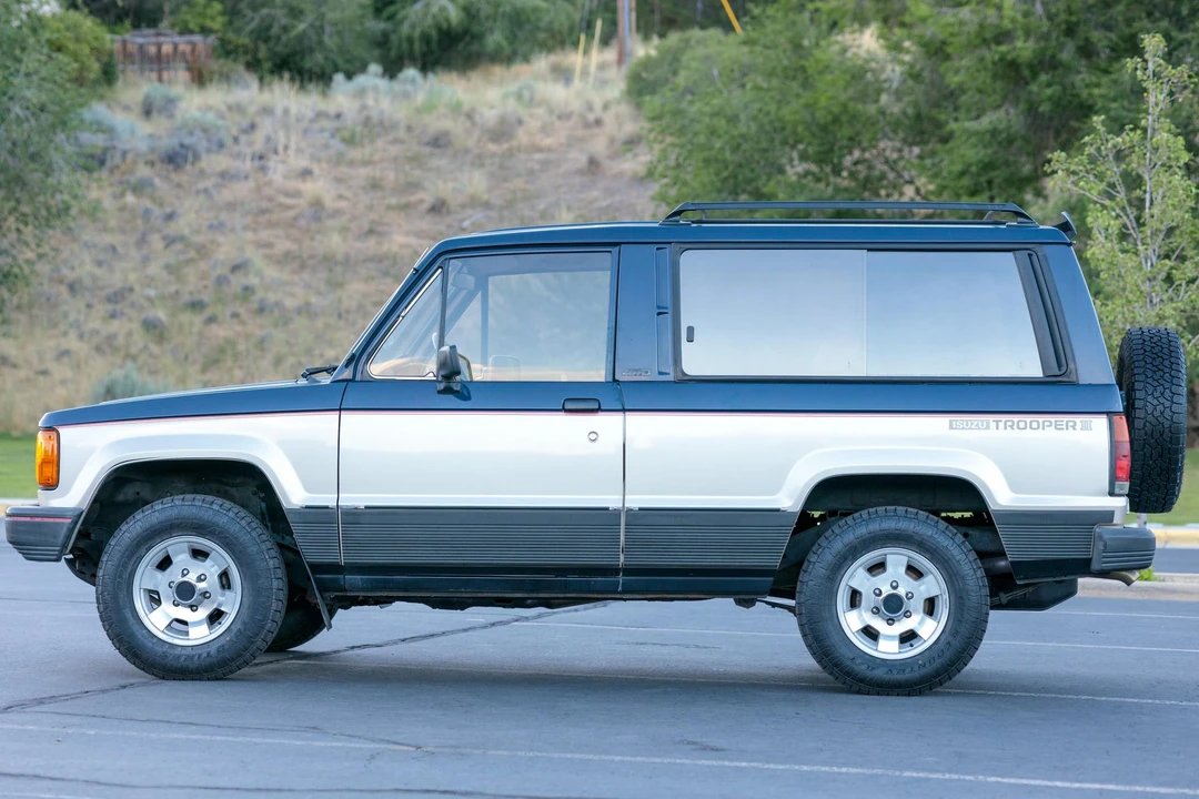 1986 Isuzu Trooper - Image 4 of 31