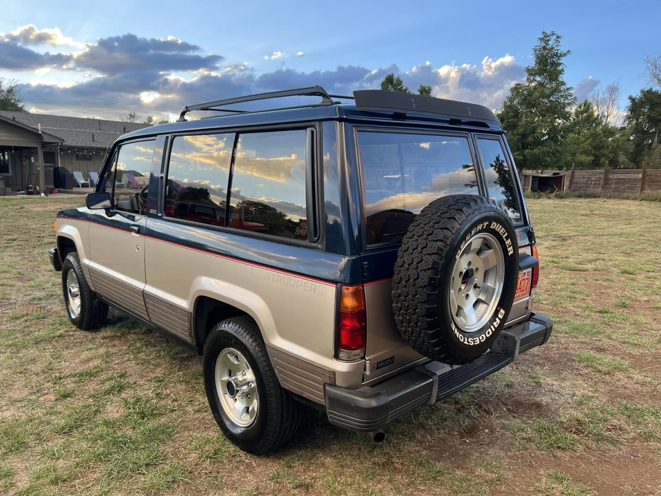 1986 Isuzu Trooper - Image 12 of 31