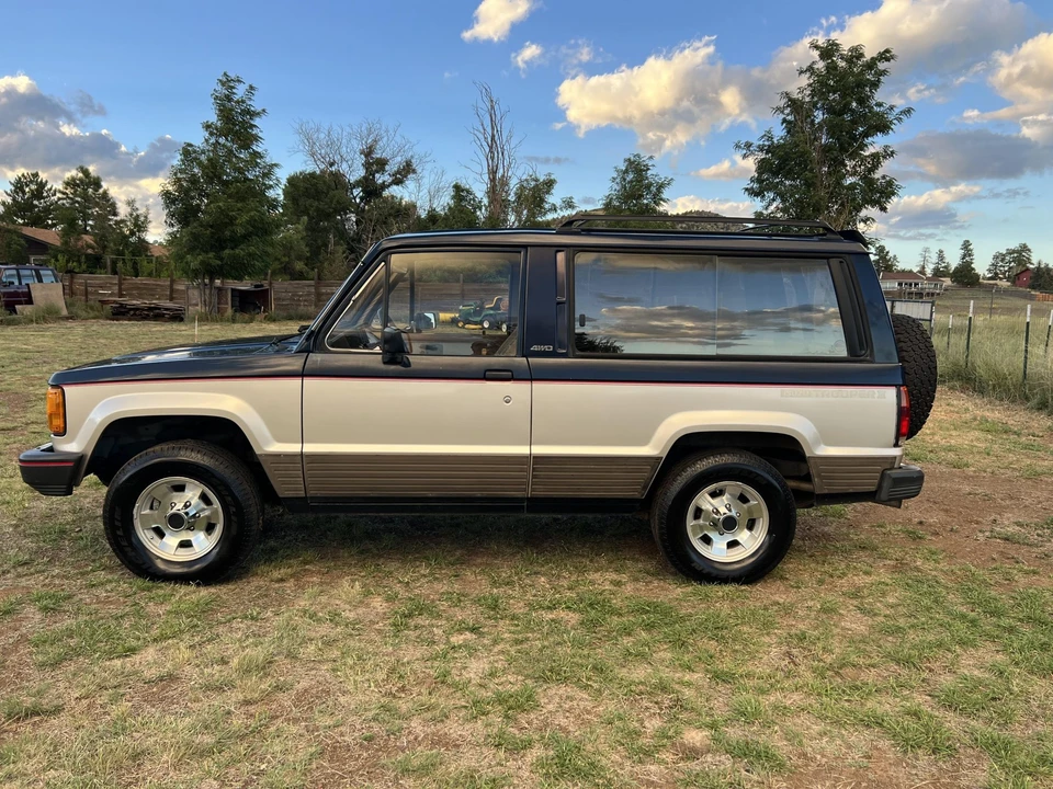 1986 Isuzu Trooper - Image 10 of 31